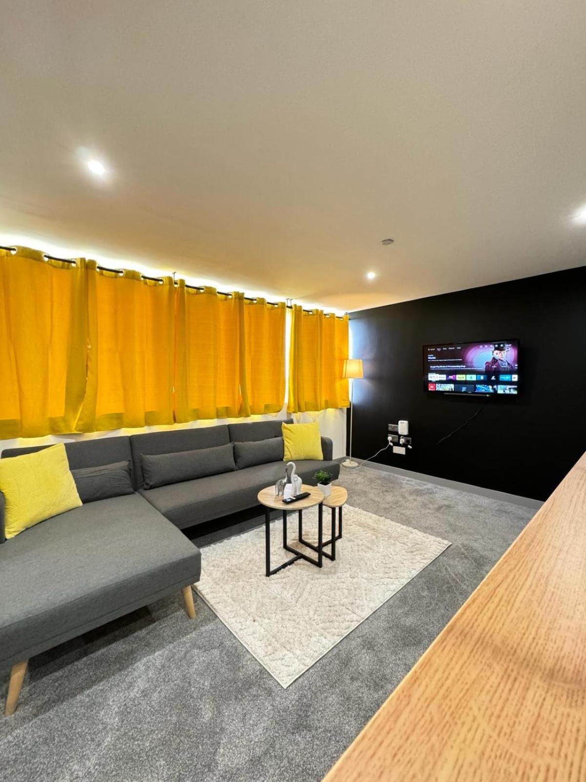 Uts Luxury Living Yeadon