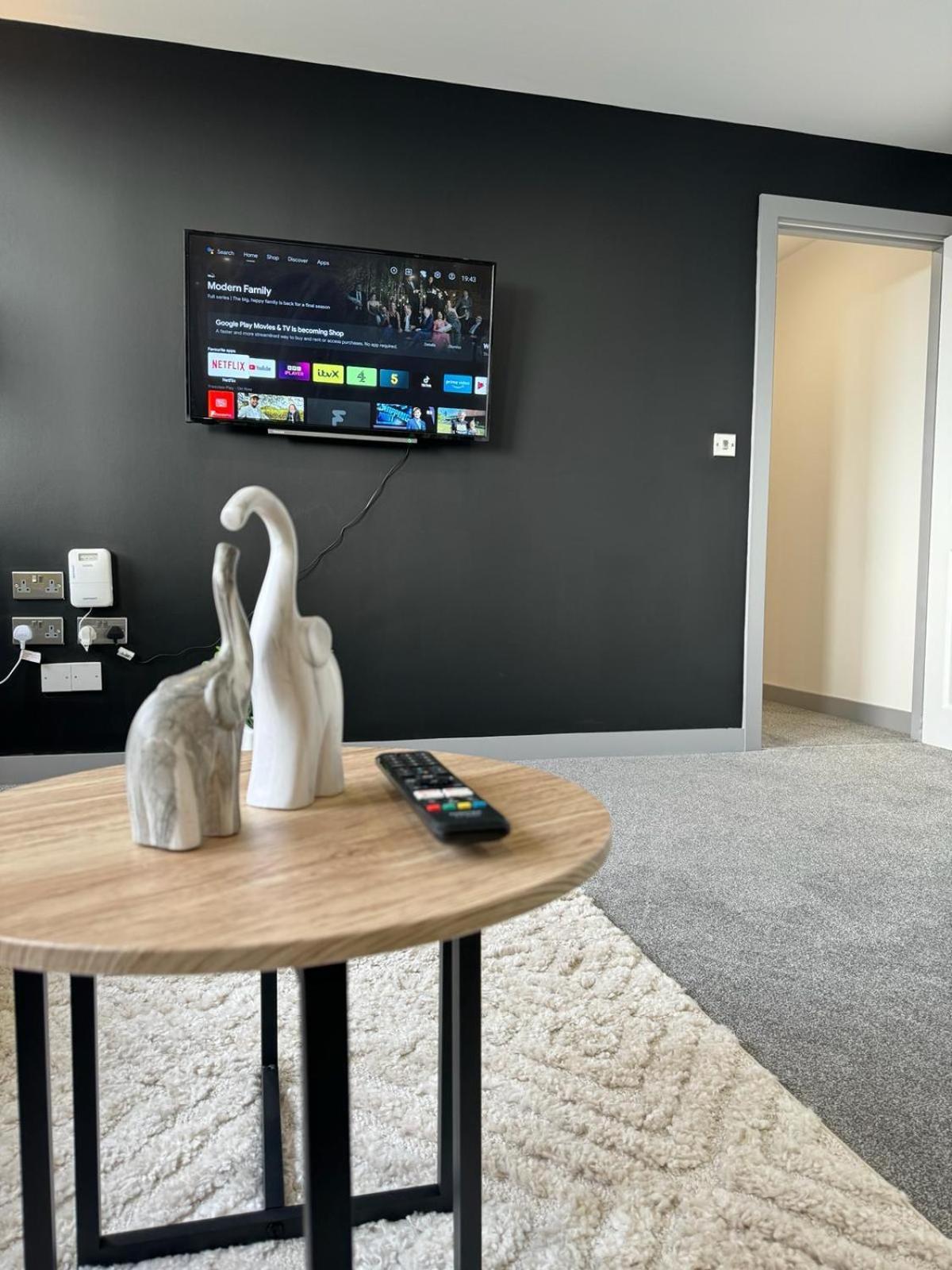 Uts Luxury Living *